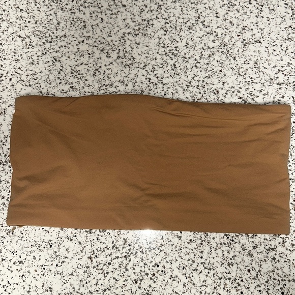 SKIMS FITS EVERYBODY BANDEAU in Ochre Size Small
Never worn - Picture 2 of 4